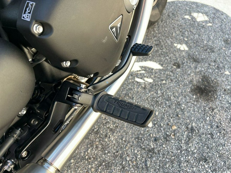 2025 Triumph Bonneville Bobber Matte Graphite/Matte Baja Orange