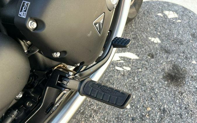 2025 Triumph BONNEVILLE BOBBER