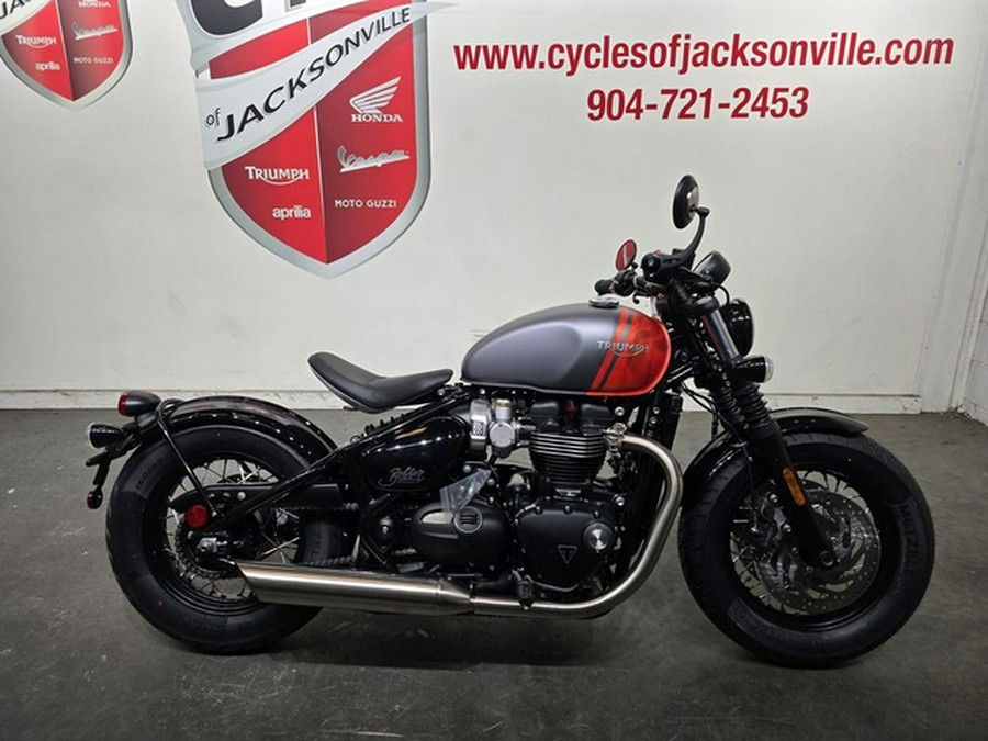 2025 Triumph Bonneville Bobber Matte Graphite/Matte Baja Orange