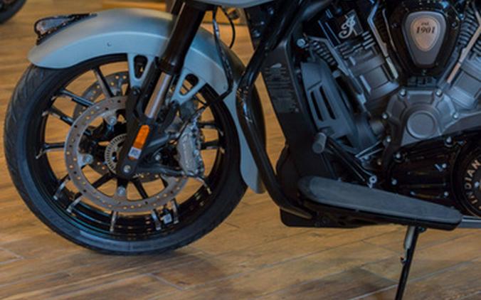 2025 Indian Challenger Dark Horse Frost Silver Smoke