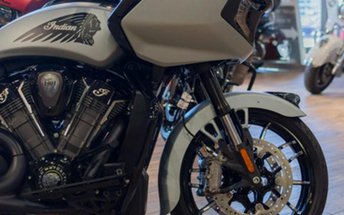 2025 Indian Challenger Dark Horse Frost Silver Smoke