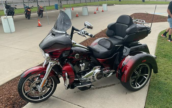 FLHTCUTGSE 2022 CVO™ Tri Glide®