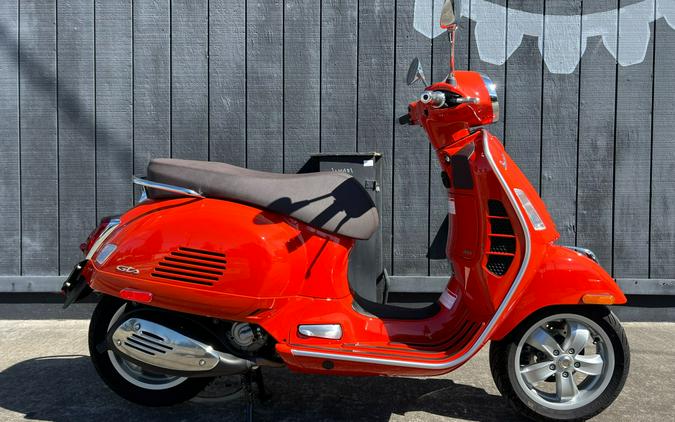 2022 Vespa GTS 300