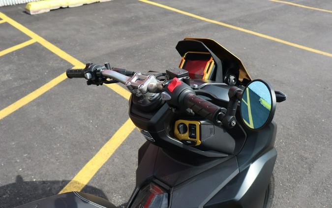 2025 ADV 160 - Honda
