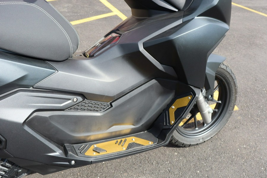 2025 ADV 160 - Honda
