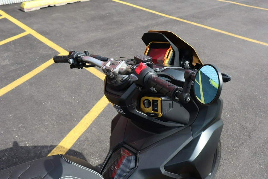 2025 ADV 160 - Honda
