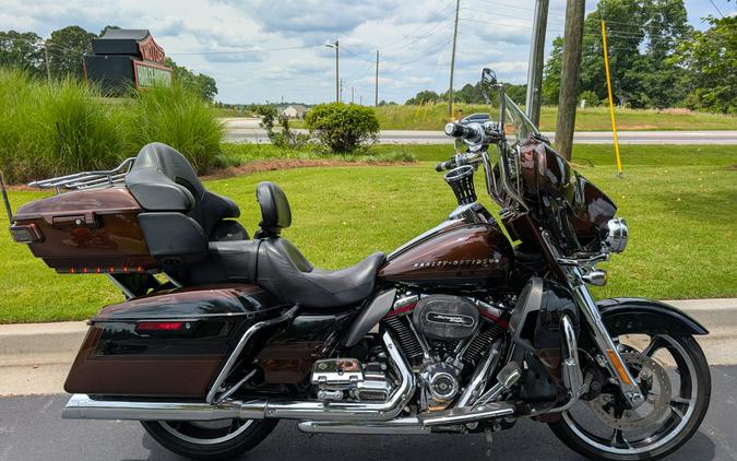 2019 Harley-Davidson® CVO™ Limited Auburn Sunglo & Black Hole with Rich Bourbon