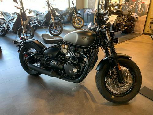 2019 Indian Scout Bobber vs. Triumph Bonneville Bobber Black: Comparison Review