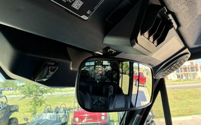 2027 Can-Am Defender XU MAX Limited HD11