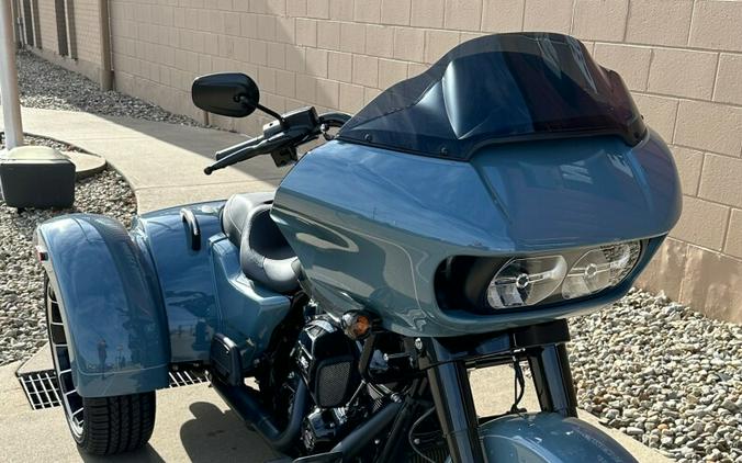 2024 FLTRT Road Glide Trike Sharkskin