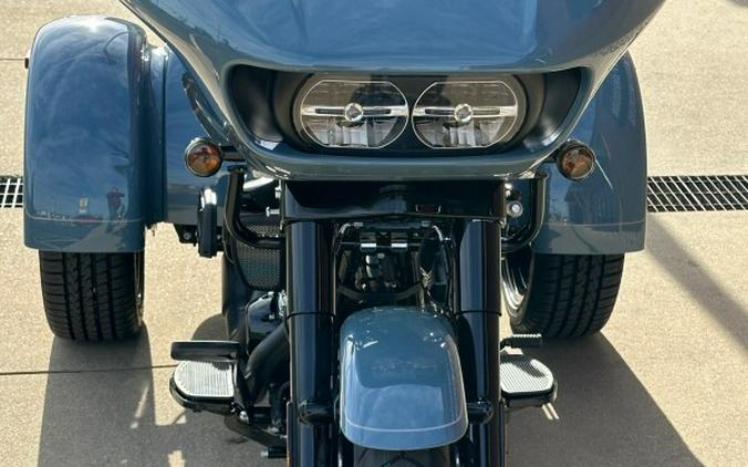 2024 FLTRT Road Glide Trike Sharkskin