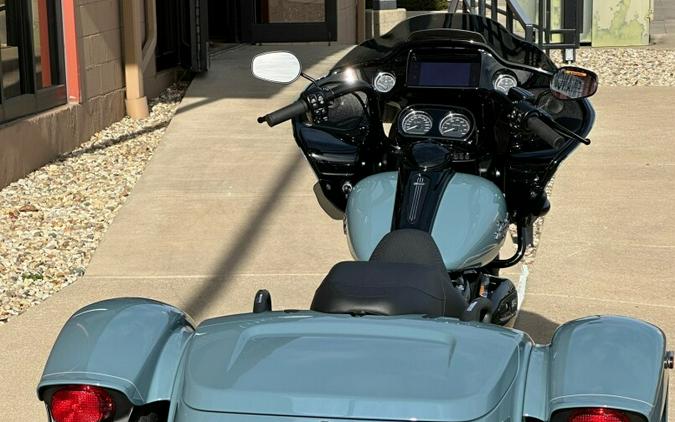 2024 FLTRT Road Glide Trike Sharkskin