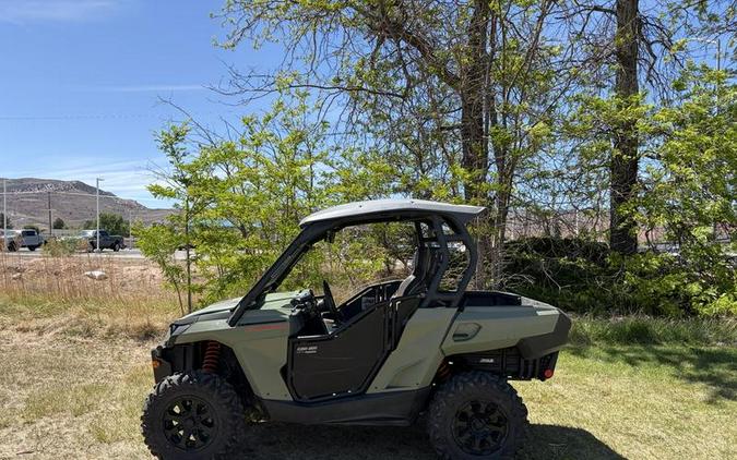 2018 Can-Am® Commander™ DPS™ 800R