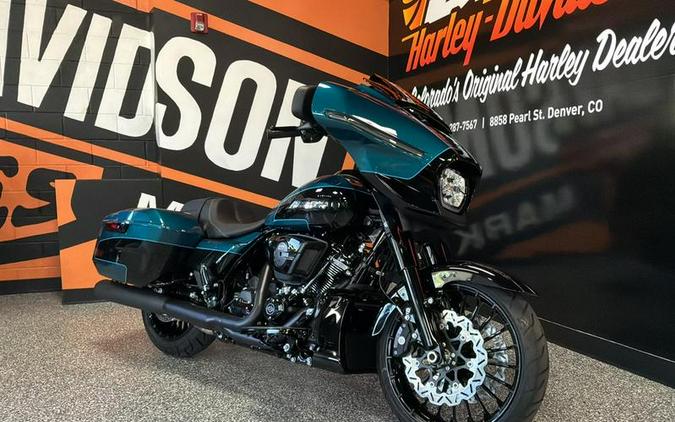 2026 Harley-Davidson® FLHX - Street Glide Turbine Blackout