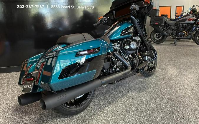 2026 Harley-Davidson® FLHX - Street Glide Turbine Blackout