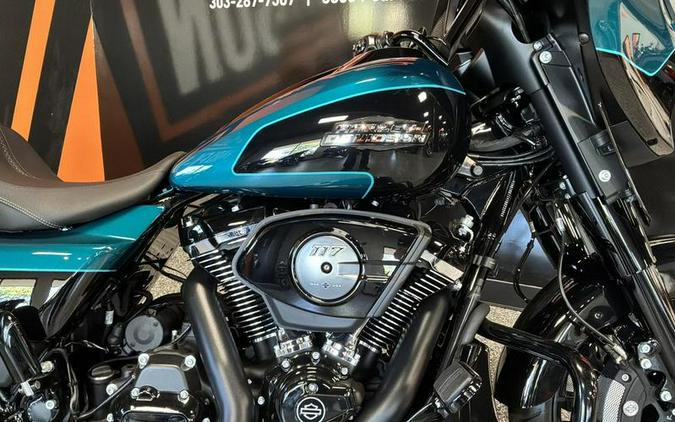 2026 Harley-Davidson® FLHX - Street Glide Turbine Blackout