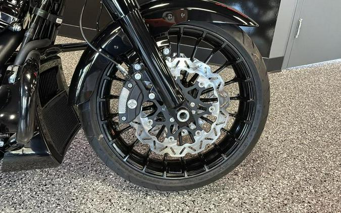 2026 Harley-Davidson® FLHX - Street Glide Turbine Blackout