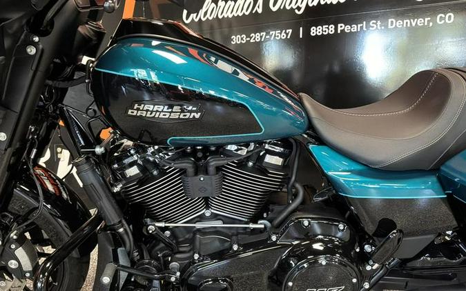 2026 Harley-Davidson® FLHX - Street Glide Turbine Blackout