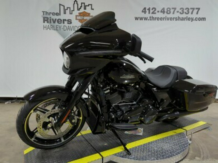 2024 Harley-Davidson® Street Glide® Vivid Black – Black Finish