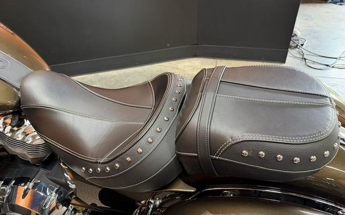 2023 Indian Springfield Bronze Pearl Metallic / Silver Quartz Metallic