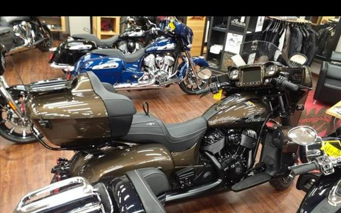 2023 Indian Motorcycle® Roadmaster® Black Metallic