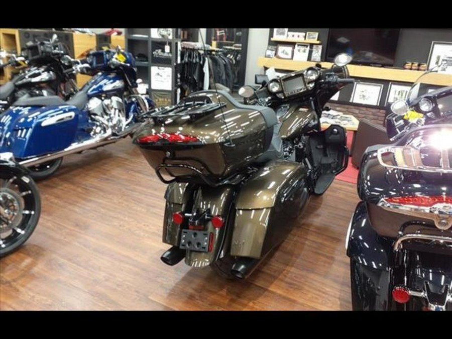 2023 Indian Motorcycle® Roadmaster® Black Metallic