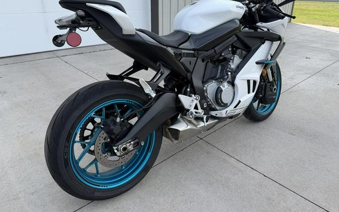 2025 CFMOTO 675SS