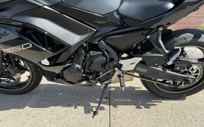 2024 Kawasaki Ninja 650 GRAY