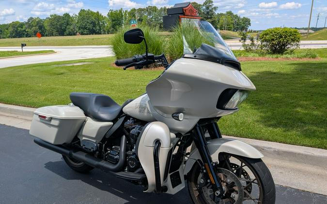 2023 Harley-Davidson® Road Glide® ST White Sand Pearl