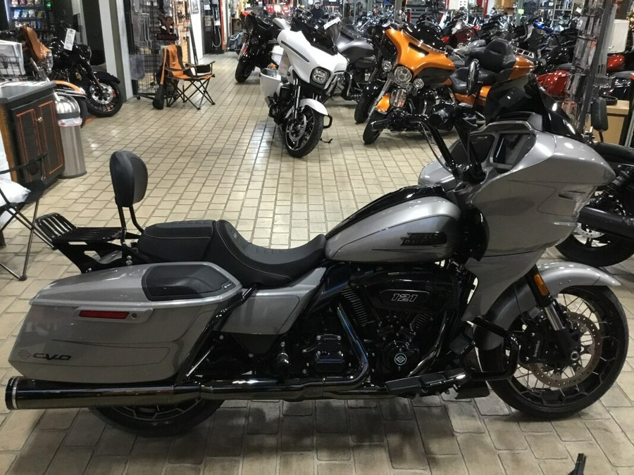 2023 Harley-Davidson® CVO™ Road Glide® Dark Platinum w/Pinstripe