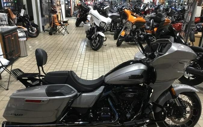 2023 Harley-Davidson® CVO™ Road Glide® Dark Platinum w/Pinstripe