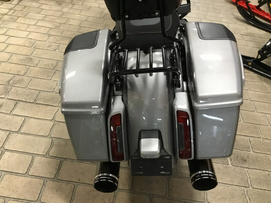 2023 Harley-Davidson® CVO™ Road Glide® Dark Platinum w/Pinstripe