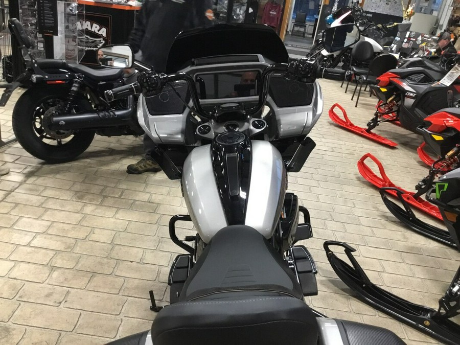 2023 Harley-Davidson® CVO™ Road Glide® Dark Platinum w/Pinstripe