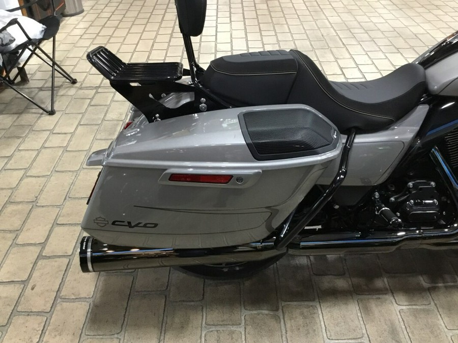 2023 Harley-Davidson® CVO™ Road Glide® Dark Platinum w/Pinstripe