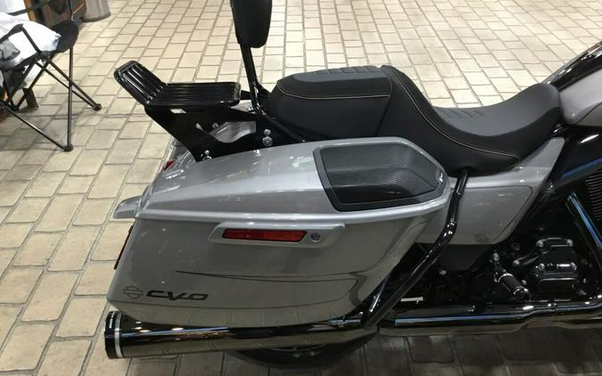 2023 Harley-Davidson® CVO™ Road Glide® Dark Platinum w/Pinstripe