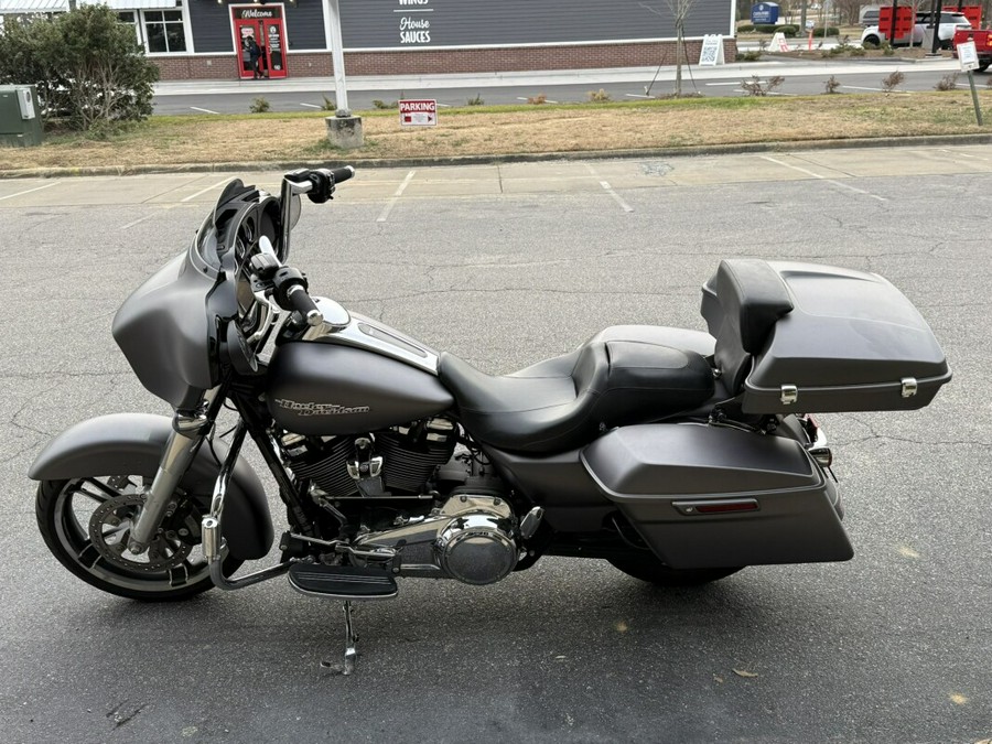 FLHXS 2017 Street Glide® Special