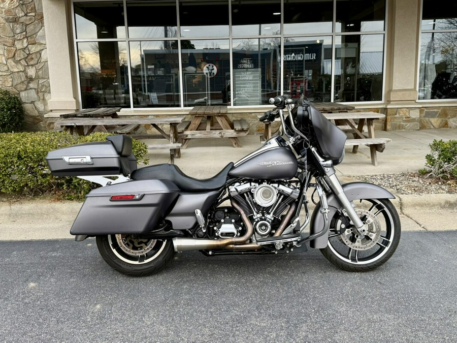 FLHXS 2017 Street Glide® Special