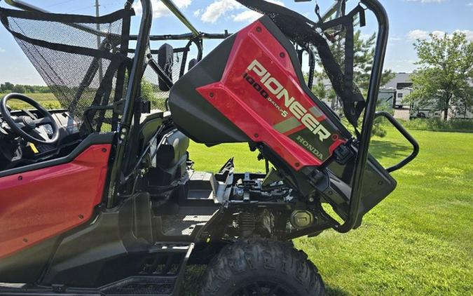 2024 Honda Pioneer 1000-5 Deluxe DELUXE AVENGER RED