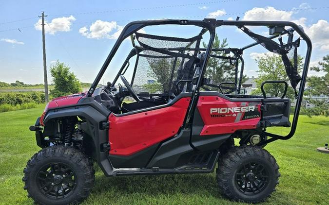 2024 Honda Pioneer 1000-5 Deluxe DELUXE AVENGER RED