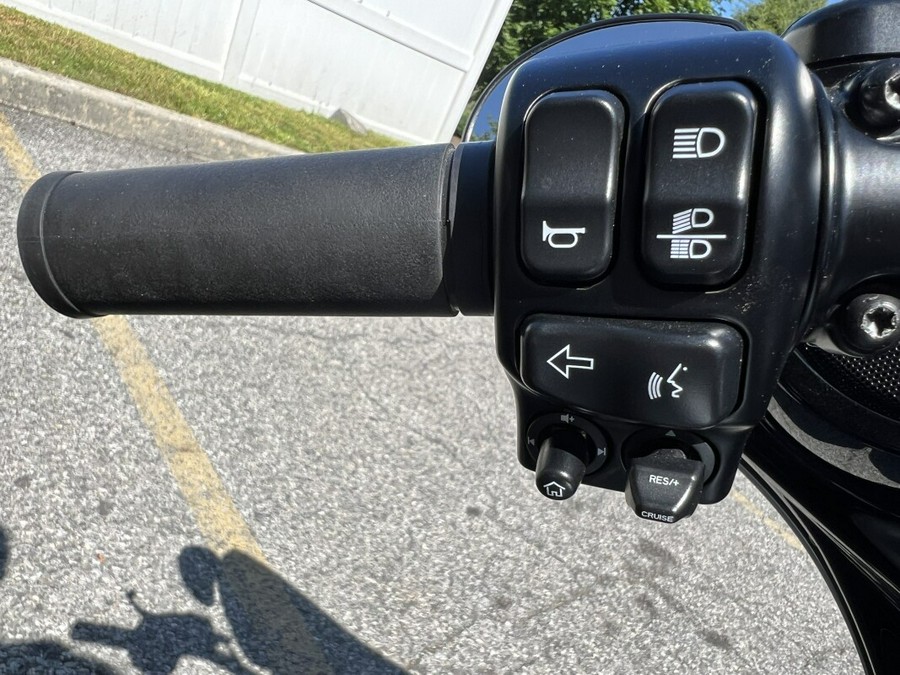 2019 Harley-Davidson Street Glide Special Barracuda Silver