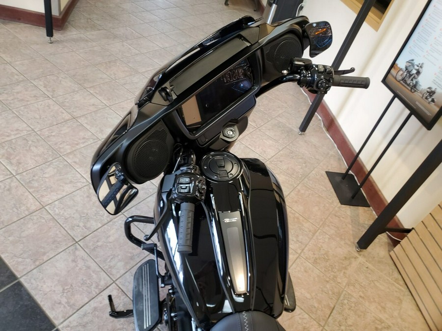 2024 Harley-Davidson Street Glide® Vivid Black - Black Finish