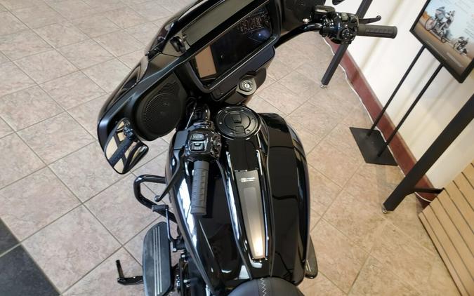 2024 Harley-Davidson Street Glide® Vivid Black - Black Finish