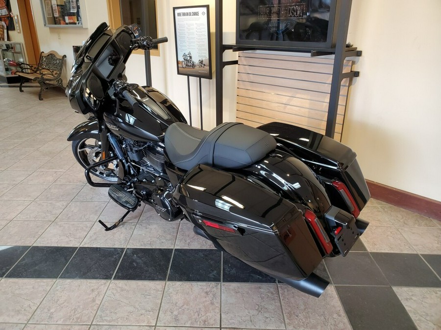 2024 Harley-Davidson Street Glide® Vivid Black - Black Finish