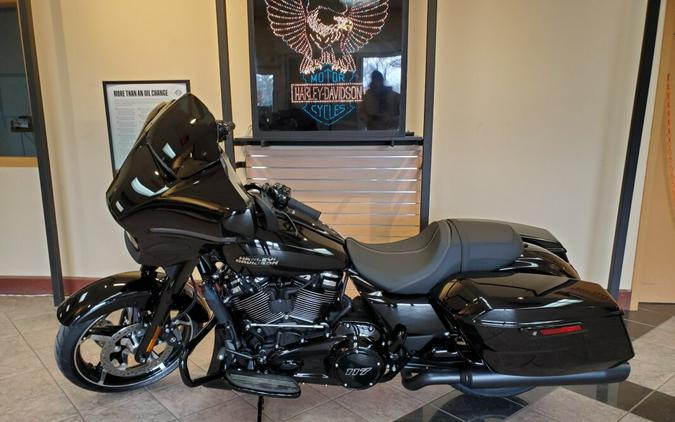 2024 Harley-Davidson Street Glide® Vivid Black - Black Finish