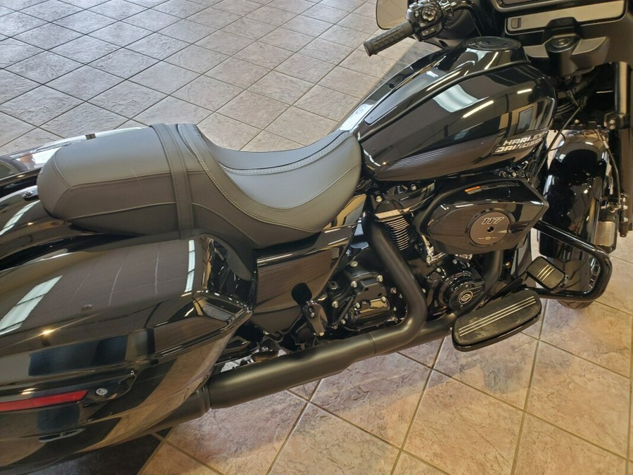 2024 Harley-Davidson Street Glide® Vivid Black - Black Finish