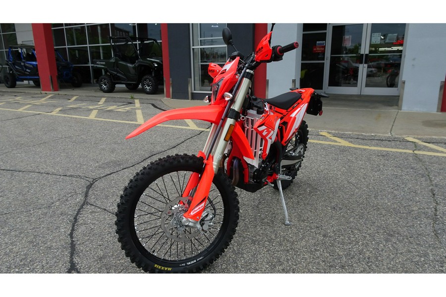 2024 Beta Motorcycles 390 RS w/ LOWBOY