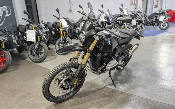 2026 BMW R 12 G/S Night Black Matte