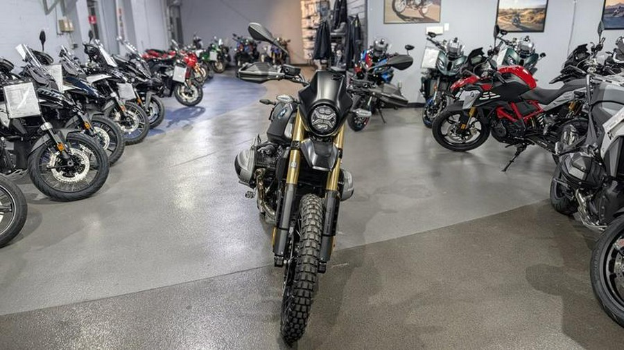 2026 BMW R 12 G/S Night Black Matte