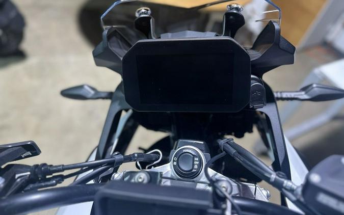 2025 BMW F 800 GS Light White 800 GS