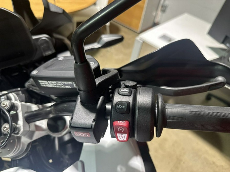 2025 BMW F 800 GS Light White 800 GS